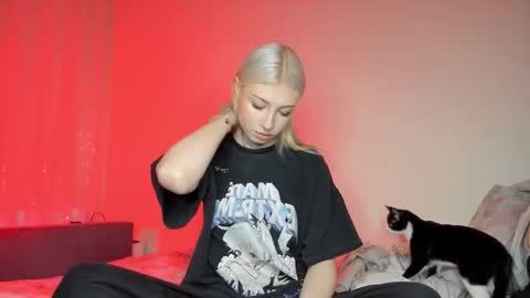 Snapshot of only_iva21 chatting on 1, 12, 2025 Iva online show from 1, 12, 2025