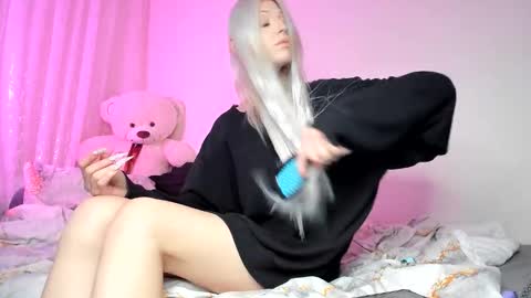 Snapshot of only_iva21 chatting on 15, 12, 2025 Iva online show from 15, 12, 2025