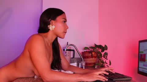Snapshot of only_pammela chatting on 20, 7, 2026 misssaray official online show from 20, 7, 2026