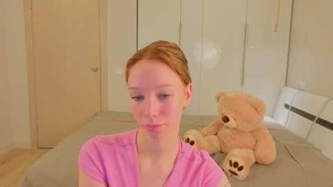 Snapshot of onlylily chatting on 6, 11, 2025 Lily online show from 6, 11, 2025