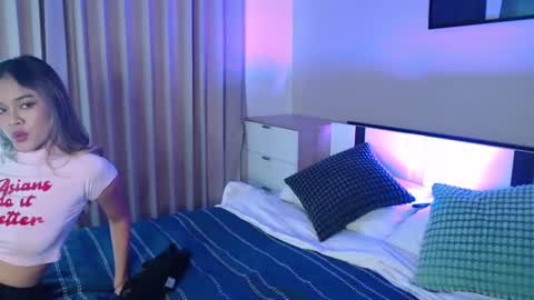 Snapshot of onlylilypeach chatting on 5, 4, 2026 Lily Peach - online show from 5, 4, 2026