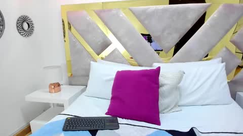 Miss Guzman  online show from 27, 1, 2025