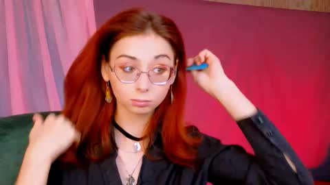 Orianna -  Hi Im into geek culture cosplay crafting LARP games. Shall we play DnD online show from 23, 9, 2025