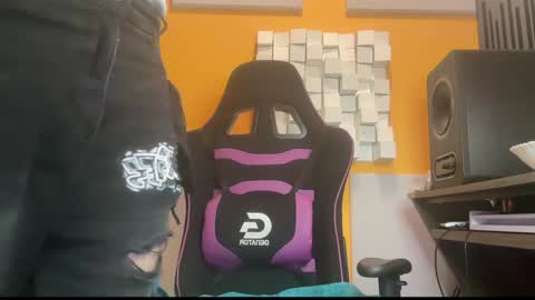 Oscar Steel Savage online show from 3, 2, 2025