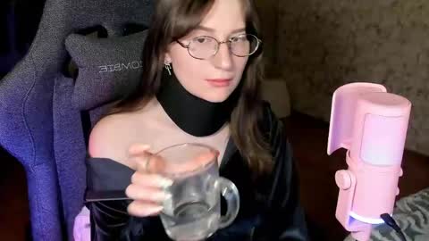 Snapshot of oskar_fucker chatting on 2, 6, 2026 Leliana online show from 2, 6, 2026
