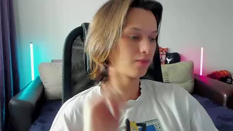 Snapshot of ostin_meoww chatting on 13, 5, 2026 Ostin online show from 13, 5, 2026
