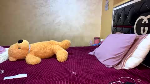 oumaimasoufaine66 online show from 26, 9, 2025