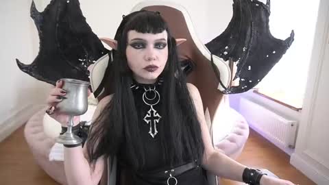 Snapshot of outfitobsession chatting on 9, 5, 2026 outfitobsession online show from 9, 5, 2026