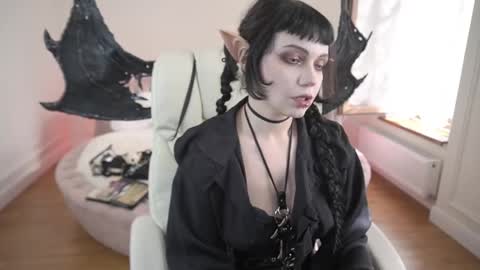 Snapshot of outfitobsession chatting on 11, 5, 2026 outfitobsession online show from 11, 5, 2026