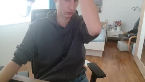 OverkneeBabe online show from 1, 2, 2025