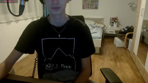 OverkneeBabe online show from 4, 2, 2025