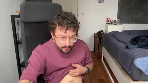 Snapshot of ovidius96 chatting on 3, 10, 2025 ovidius96 online show from 3, 10, 2025