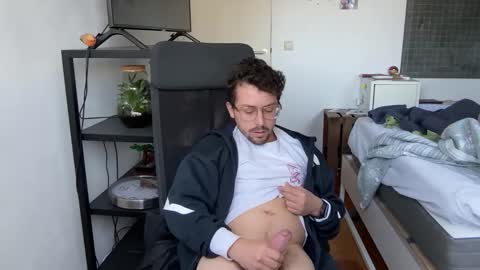 Snapshot of ovidius96 chatting on 4, 12, 2025 ovidius96 online show from 4, 12, 2025