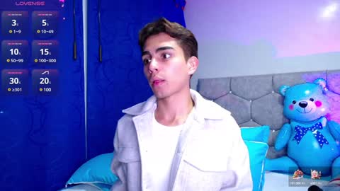 Owen  Independent model  online show from 2, 2, 2025