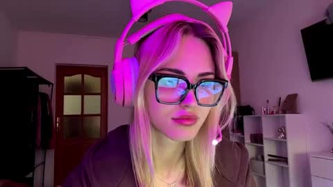 Snapshot of ozellagranville chatting on 15, 5, 2026 Eva online show from 15, 5, 2026
