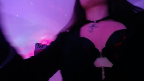 Snapshot of paariss_ chatting on 7, 6, 2026 Paris online show from 7, 6, 2026
