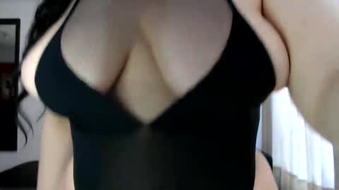 Snapshot of page_girl chatting on 20, 10, 2025 Page 3 online show from 20, 10, 2025