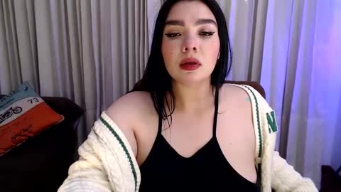 Snapshot of page_girl chatting on 5, 11, 2025 Page 3 online show from 5, 11, 2025