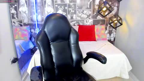 P A L M E R  online show from 28, 2, 2025