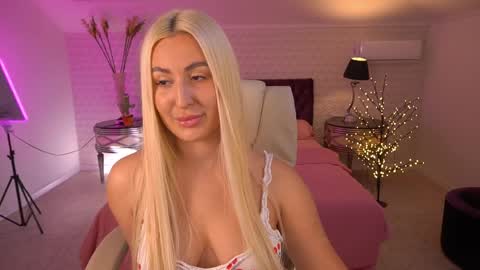 Lia online show from 5, 4, 2026