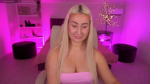 Snapshot of paolamola chatting on 10, 5, 2026 Lia online show from 10, 5, 2026