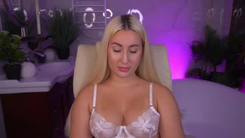 Snapshot of paolamola chatting on 30, 5, 2026 Lia online show from 30, 5, 2026
