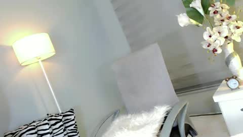 Fina Dwarf online show from 17, 12, 2024