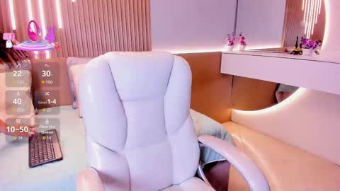 Snapshot of paradise_doll_s chatting on 24, 10, 2025 Amy and my doll online show from 24, 10, 2025