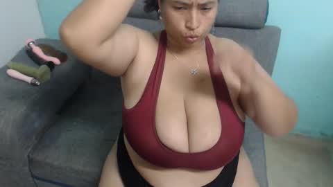 Snapshot of pareja_explosivasexx chatting on 3, 2, 2026 Luna online show from 3, 2, 2026