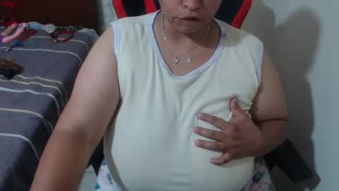 Snapshot of pareja_explosivasexx chatting on 12, 5, 2026 Luna online show from 12, 5, 2026