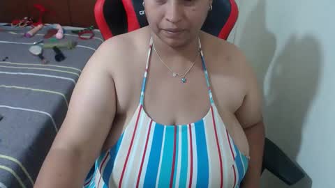 Snapshot of pareja_explosivasexx chatting on 17, 5, 2026 Luna online show from 17, 5, 2026