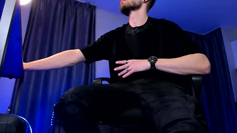 Snapshot of paris_lock chatting on 4, 3, 2026 Paris online show from 4, 3, 2026