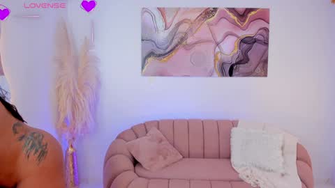 Snapshot of parisangel_ chatting on 6, 2, 2025 Paris online show from 6, 2, 2025