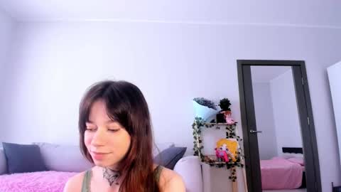 Bella online show from 2, 10, 2025