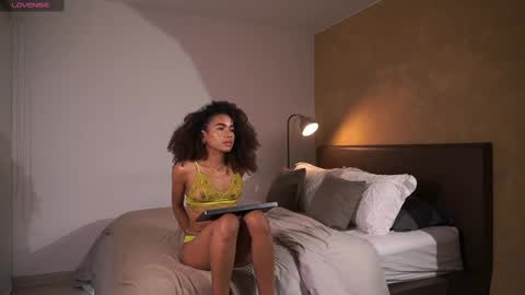 Snapshot of paulacora100 chatting on 8, 3, 2025 Paula online show from 8, 3, 2025