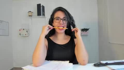 Snapshot of paulina_dossantos chatting on 7, 10, 2025 paulina online show from 7, 10, 2025