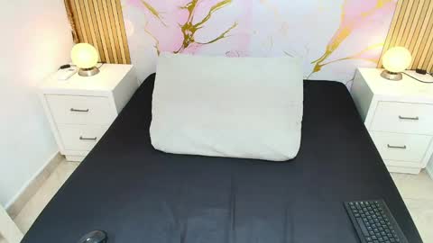 Snapshot of paulinekosh chatting on 6, 6, 2026 Pauline Kosh online show from 6, 6, 2026