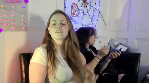 ArtsyHeartsyy online show from 21, 1, 2025