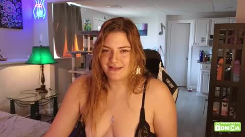 Snapshot of peaceofmae chatting on 8, 10, 2025 online show from 8, 10, 2025