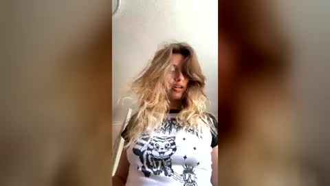 Snapshot of peachesdemure chatting on 19, 7, 2026 Peachi babi online show from 19, 7, 2026