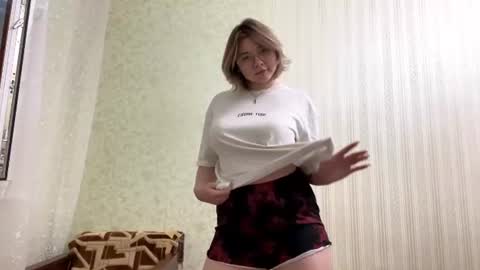 Snapshot of peachpufff chatting on 30, 6, 2026 Molly online show from 30, 6, 2026