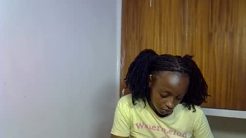 Snapshot of peachy_ebony chatting on 30, 10, 2025 peachy_ebony online show from 30, 10, 2025