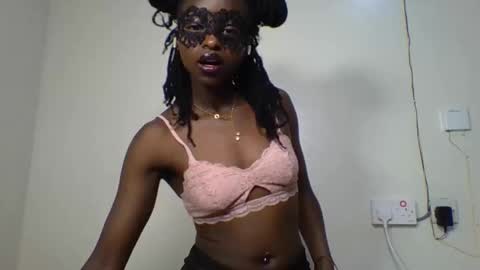 Snapshot of peachy_ebony chatting on 8, 11, 2025 peachy_ebony online show from 8, 11, 2025