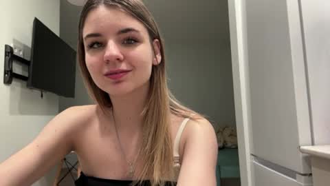 Snapshot of peachy_keens chatting on 8, 4, 2026 Peachy online show from 8, 4, 2026