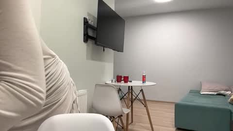 Snapshot of peachy_keens chatting on 19, 4, 2026 Peachy online show from 19, 4, 2026