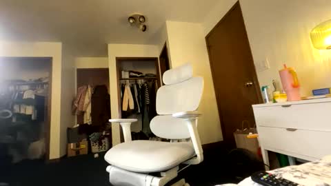 PeachyObsession online show from 11, 1, 2026