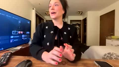 Snapshot of peachyxobsession chatting on 8, 2, 2026 PeachyObsession online show from 8, 2, 2026