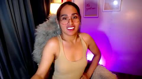 Snapshot of peakaboo_xx chatting on 5, 6, 2026 Angel Creamdensada online show from 5, 6, 2026