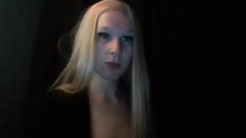 Snapshot of pearlescent_angel chatting on 9, 10, 2025 Mean Blonde Trans Woman online show from 9, 10, 2025