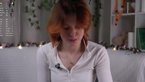 Snapshot of pebee chatting on 5, 11, 2025 Lily online show from 5, 11, 2025